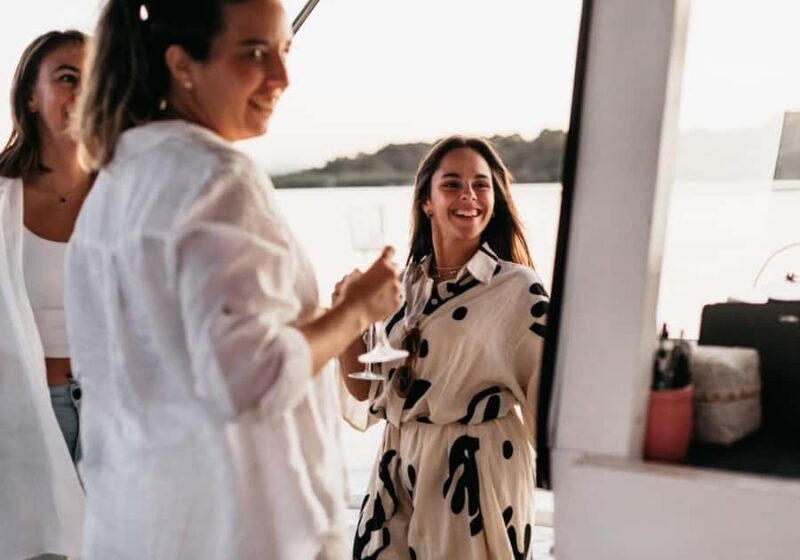 Noosaville: Noosa River Sunset Cruise - Atmosphere & Guest Experience