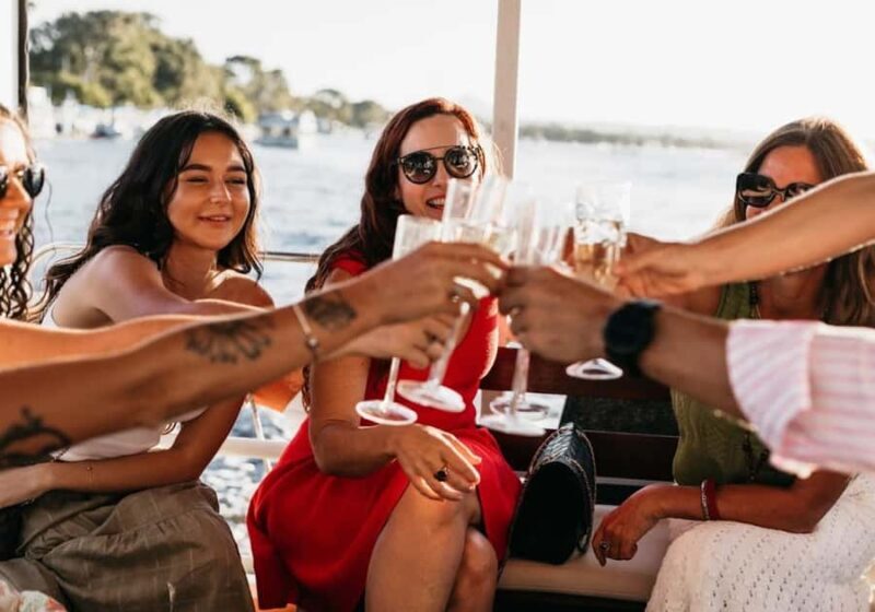 Noosaville: Noosa River Sunset Cruise - FAQ