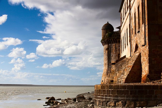 Normandy 2-Days Discovery Trip With D-Day Beaches & Mont Saint Michel From Paris - Pickup and Transportation