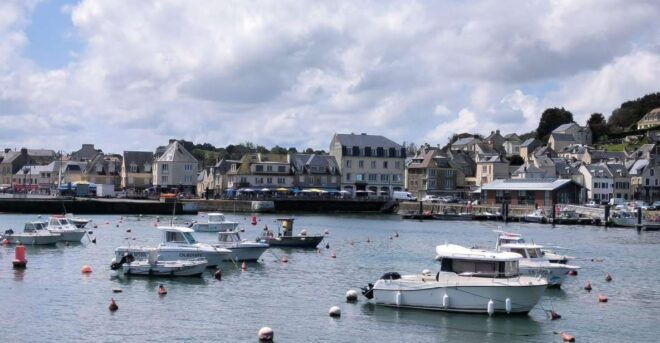 Normandy DDay Beaches: Private Round Transfer From Paris - Participant and Date Selection