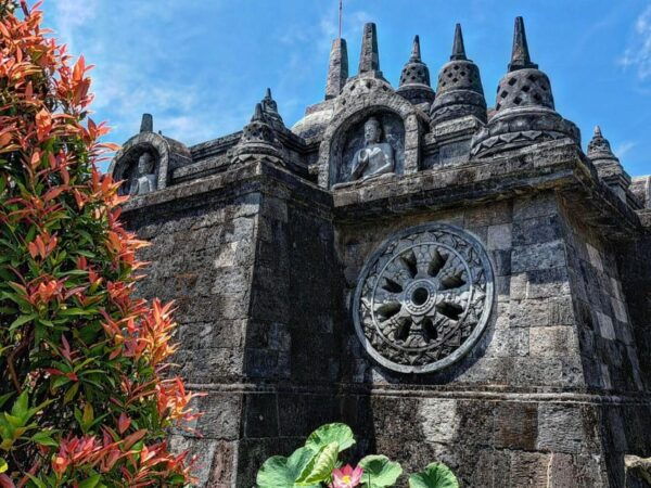 North Bali: Buddhist Temple, Banyumala Waterfall, Ulun Danu - Accessibility Considerations