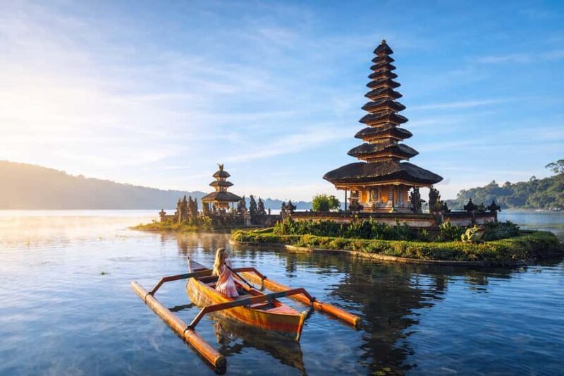 North Bali: Dolphin, Ulun Danu Temple, & Banyumala Waterfall - The Morning: Sunrise and Dolphin Encounters at Lovina Beach