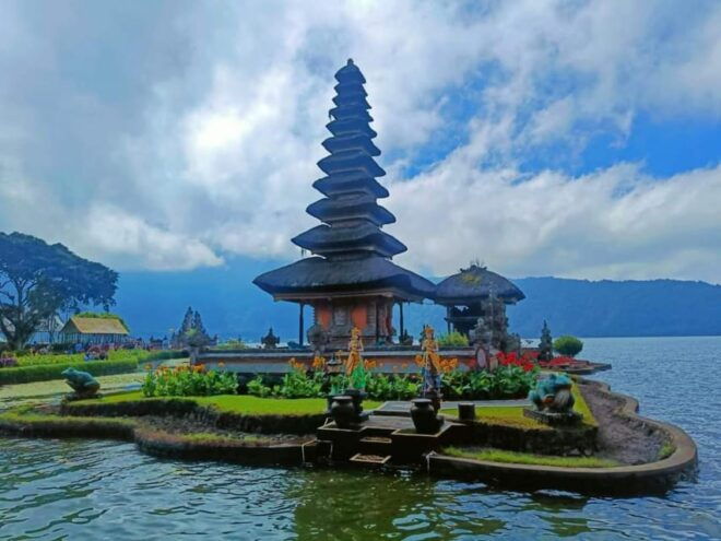 North Bali : Sunrise Dolphin Trip at Lovina Beach - Included Features