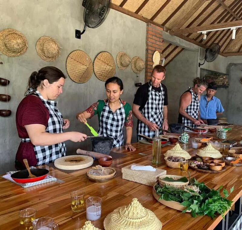 North Kuta: Balinese Cooking Class & Canang Making Class - Experience Overview: What You Can Expect