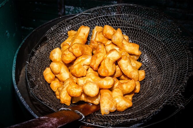 Northern Flavours Chiang Mai Food Tour With 15 Tastings - Wat Lok Moli - Starting Point