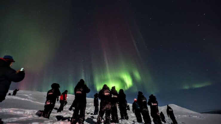 Northern Light With Transfer and Photographer - Good To Know