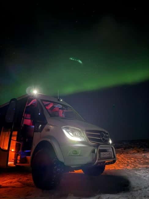 Northern Lights & Hot Choco: Private 4x4 Tour from Reykjavik - The Experience in Detail