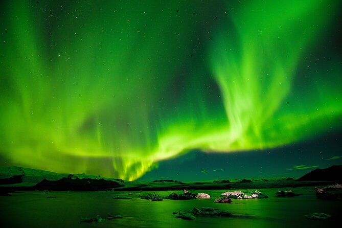 Northern Lights & Hot Chocolate Minibus Tour in Reykjavik - Tour Highlights
