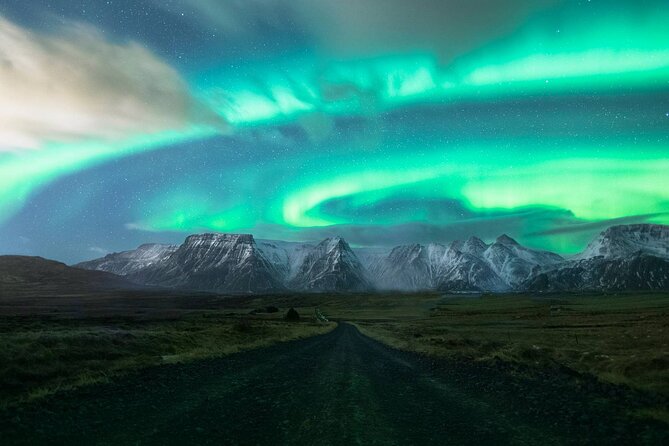 Northern Lights & Hot Chocolate Minibus Tour in Reykjavik - Additional Information