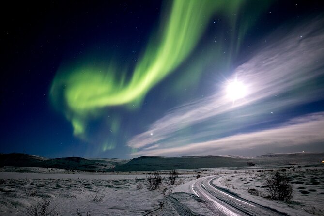 Northern Lights Photography From Akureyri - Safety Precautions for Photographing in Extreme Conditions