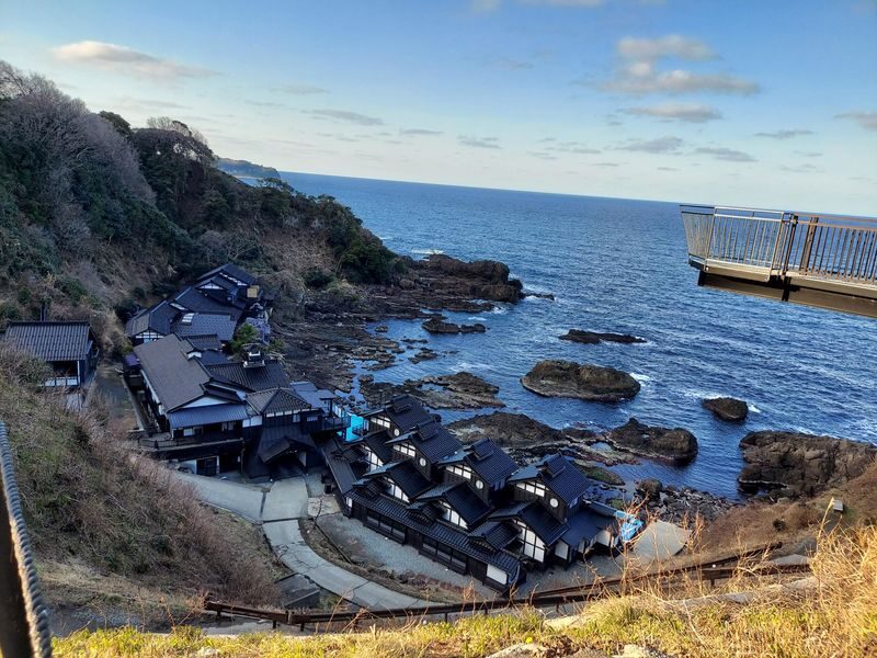 Noto Peninsula Full-Day Exploration with 8 Scenic Spots - The guide’s role and what to ask