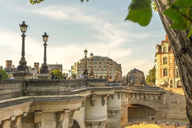 Notre Dame and City Center of Paris With Local Guide - End Point