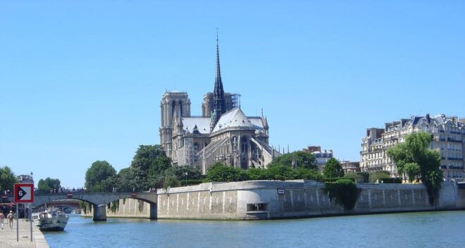 Notre-Dame and Île De La Cité Guided Tour - Experience Details