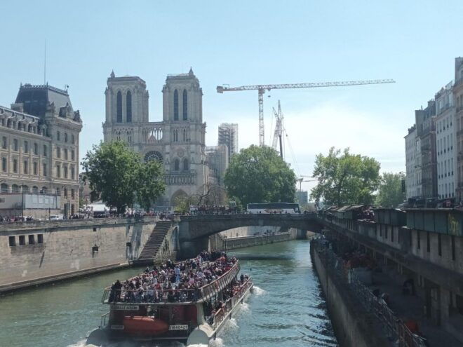 Notre Dame Exterior, Ile De La Cité Tour and Saint Chapelle - Visiting the Church of San Severino