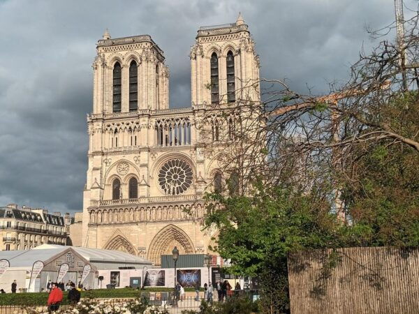 Notre Dame Exterior, Ile De La Cité Tour and Saint Chapelle - The Sum Up