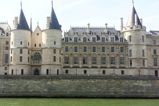 Notre Dame Quartier & Ile De La Cité Private 2-Hour Walking Tour in Paris - Pricing and Value