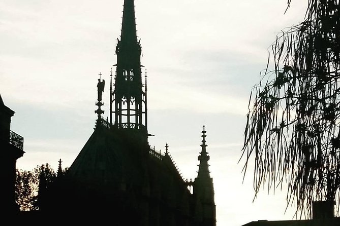 Notre Dame Quartier Sainte-Chapelle & Conciergerie 2H Private Tour in Paris - Common Questions