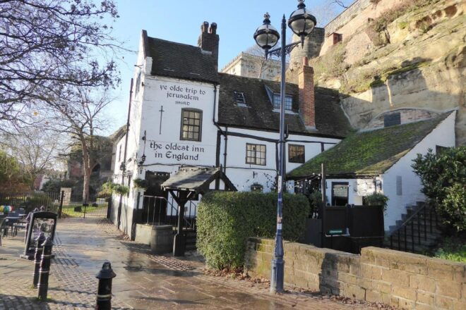 Nottingham: Self-Guided City Sightseeing Treasure Hunt - How to Play