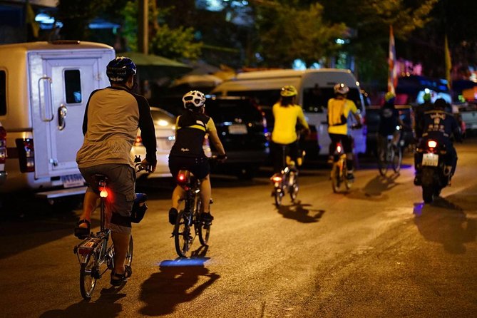NR-01 Yot Se Special Night Ride to Try Michelin Thai Street Food - Immerse Yourself in the Lively Atmosphere of Street Food Markets