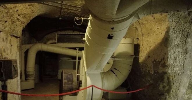 Nuremberg: Historischer Kunstbunker WWII Art Bunker Tour - Multilingual Live Tour Guide
