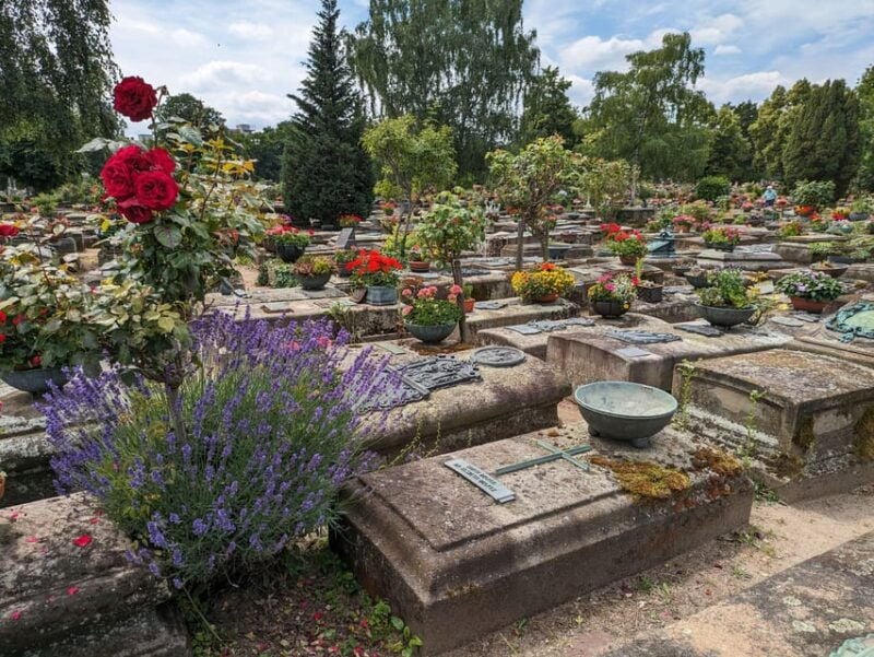 Nuremberg: St. Johannis Friedhof &Hesperidengärten IN GERMAN - Good To Know
