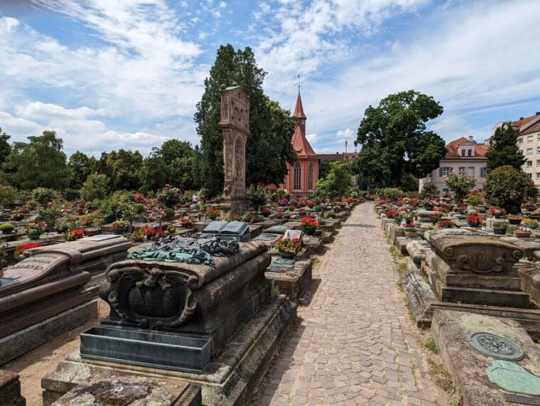 Nuremberg: St. Johannis Friedhof &Hesperidengärten IN GERMAN - FAQ