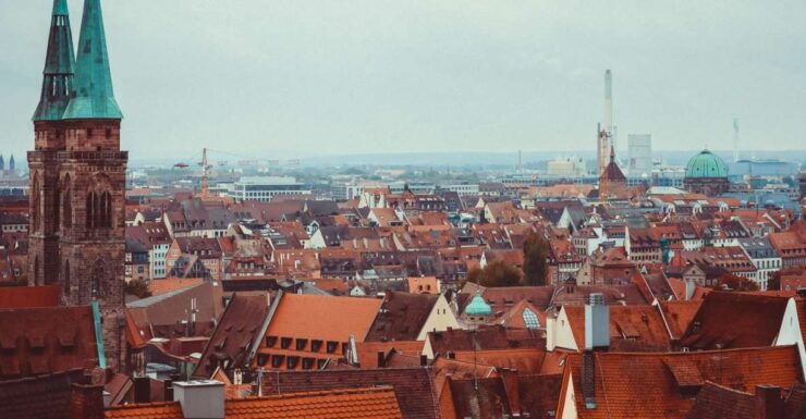 Nürnberg Oldtown: Smartphone Scavenger Hunt Sightseeing Tour - Activity Overview