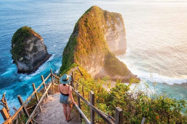 Nusa Penida : Discover Snorkeling and West Island Adventure - Local Dining Experience