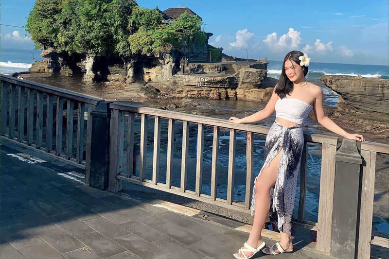 Nusa Penida Snorkeling & Land Tour by Premium Car Tour & Yacht Boat - GWK gives the first day a cultural landmark