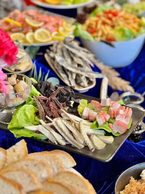 Nuuk City Highlights by Car with Greenlandic Tasting - Good To Know