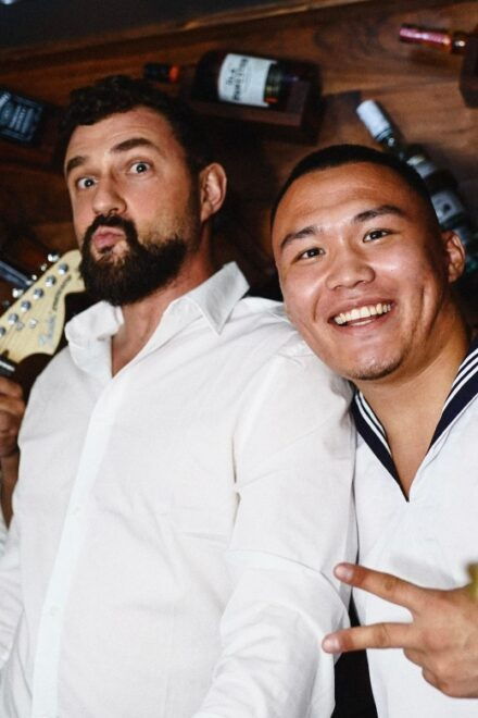 NYC: 3-Hour Dinner Cruise on a Luxurious Boat - Live Music Entertainment