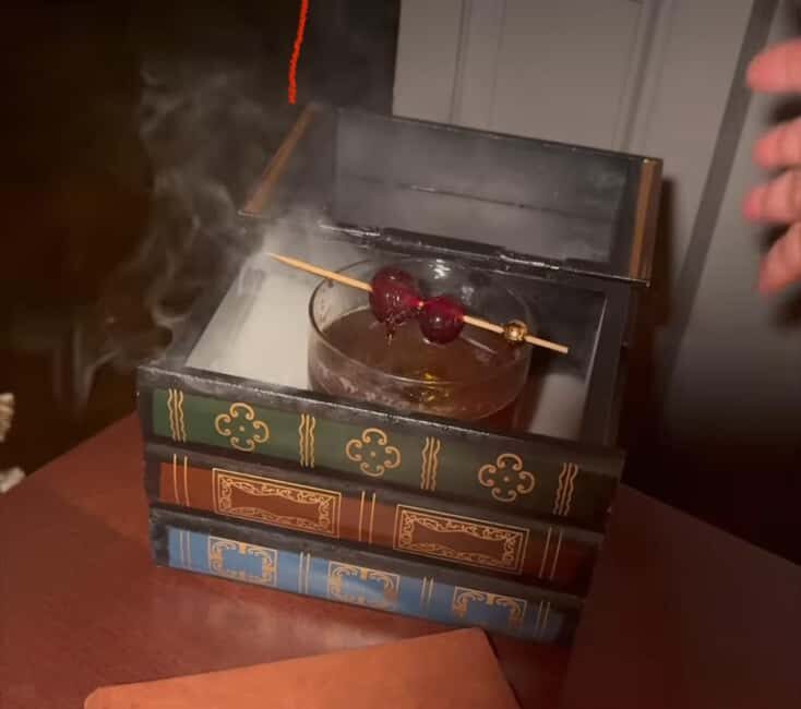 NYC Bar Tour: Gangsters, Heroes + Bright Lights of Broadway - Good To Know