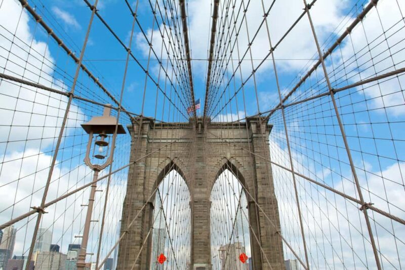 NYC: Brooklyn Bridge, DUMBO, and Skyline Small Group Tour - Exploring DUMBO: Brooklyns Artistic Nook