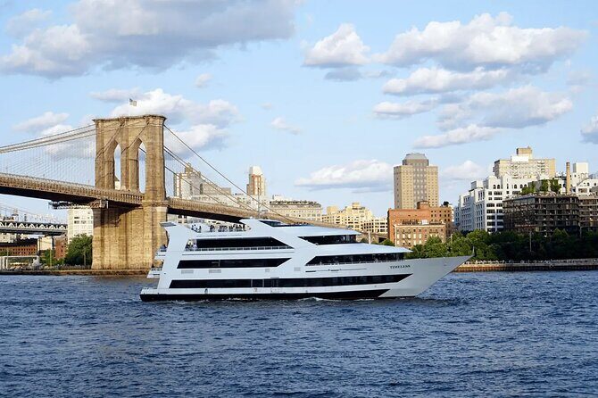 NYC: Celebrate New Year's Eve Aboard a Fireworks Cruise - Onboard Facilities and Atmosphere