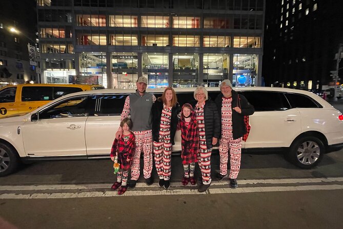 NYC Christmas Lights Tour By LIMOUSINE - Manhattan And Dyker Heights - The Sum Up