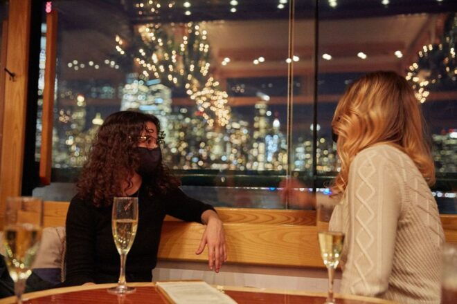 NYC: City Lights Yacht Cruise With Drink Included - Full Description