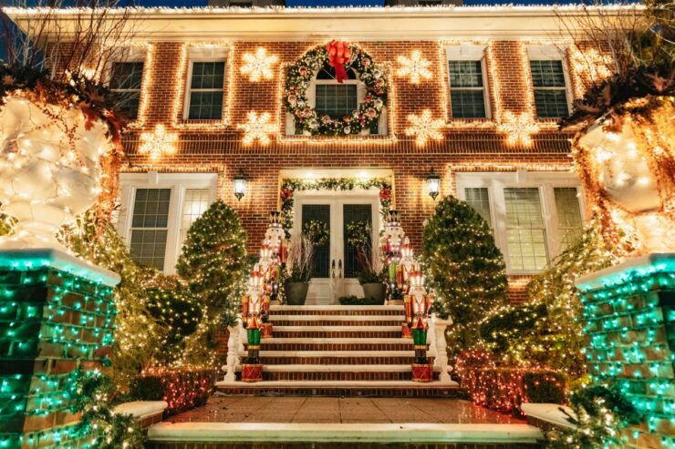 NYC: Dyker Heights Christmas Lights & Skyline View Bus Tour - Tour Details