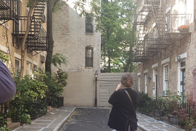 NYC Extremes Downtown Photo Tour With Pro Photographer - Common Questions