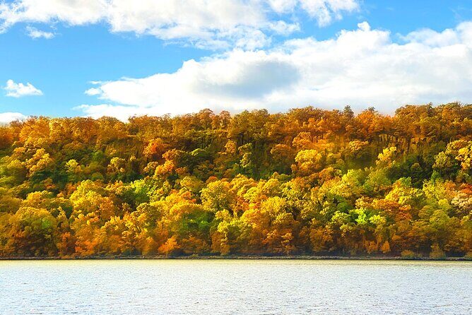 NYC Fall Foliage Cruise: Experience Autumn's Beauty - An Immersive Look at the NYC Fall Foliage Cruise