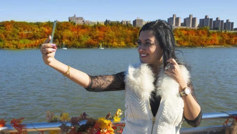 NYC: Fall Foliage Cruise with Live Guide - Navigating the Cruise Experience