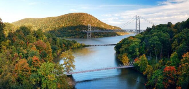NYC: Fall Foliage Tour On Private Yacht to Palisades Cliffs - Full Description