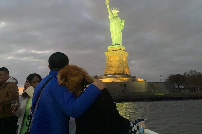 NYC: Happy Hour Sightseeing Cruise With Cash Bar - Logistics