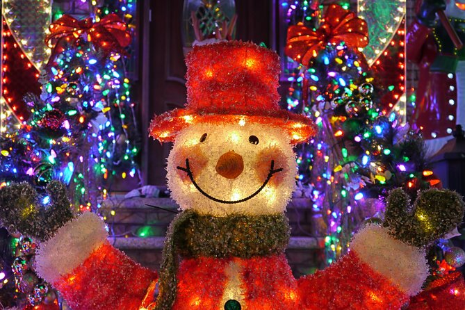 NYC Holiday Lights Christmas Sightseeing Bus Tour With Gifts - Tour Highlights and Itinerary