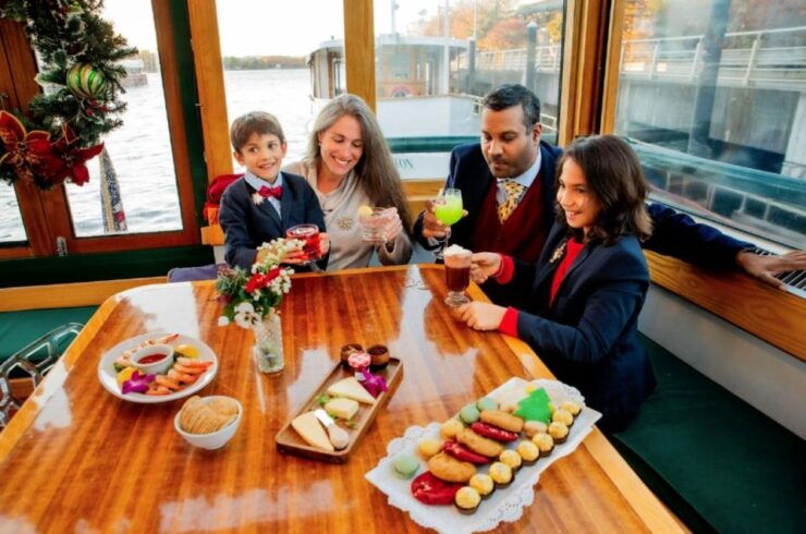NYC: Holiday Yacht Cruise With Jazz, Cocoa & Carols - Good To Know