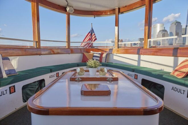NYC: Hudson River Fall Foliage Yacht Tour - Inclusions