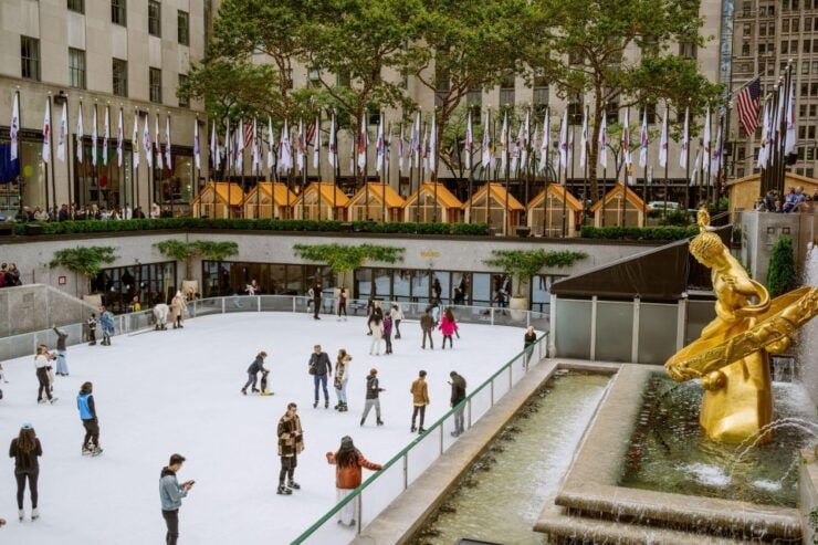 NYC: Ice Skating at Rockefeller Center With Skate Rental - Skating Experience
