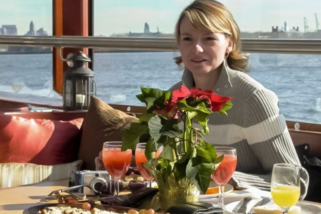 NYC: Manhattan Skyline Brunch Cruise With a Drink - Iconic NYC Landmarks on the Route