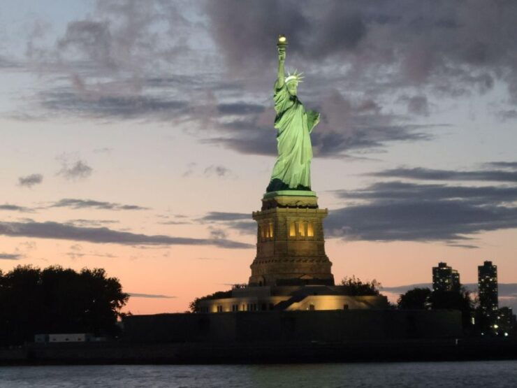 NYC: New Year's Eve Fireworks Cruise W/ Unlimited Champagne - Duration and Check-in Details