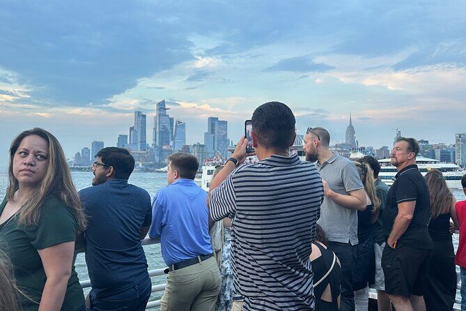 NYC Party Cruise with Light Narration - Good To Know