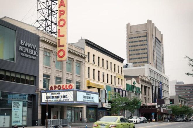 NYC: Private Contrast Tour of New York - Convenient Transportation and Expert Guides